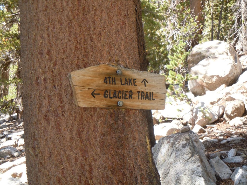 Sign for 4th lake or to get to Palisade glacier