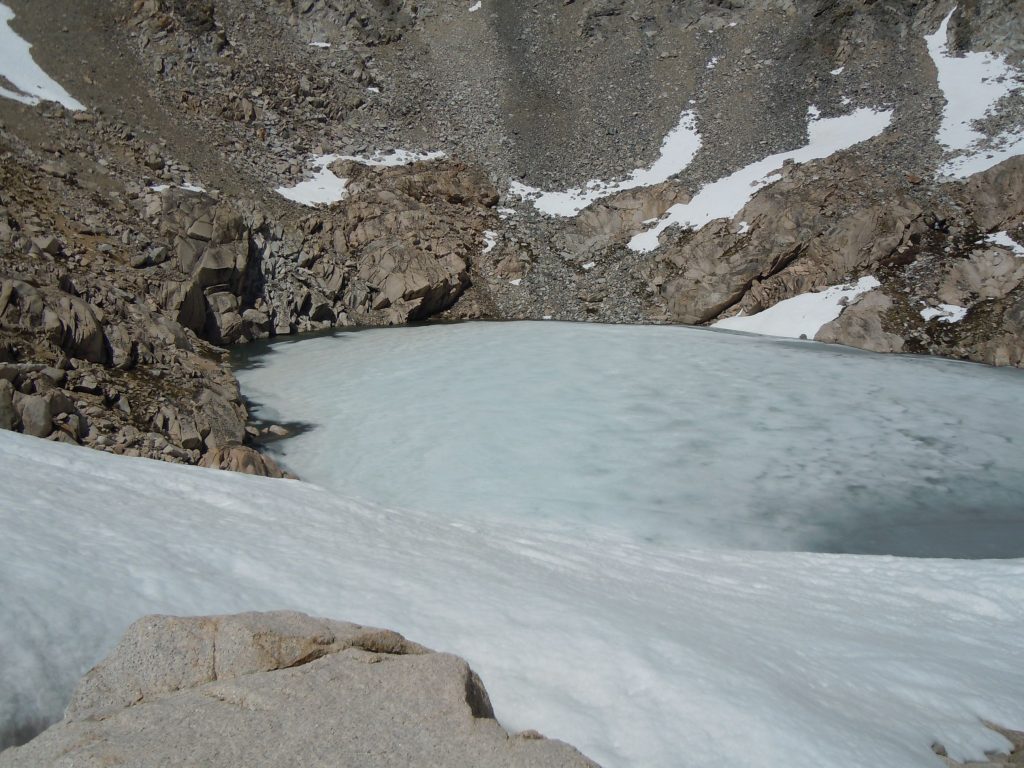 Small lake at the south base of Glen Pass
